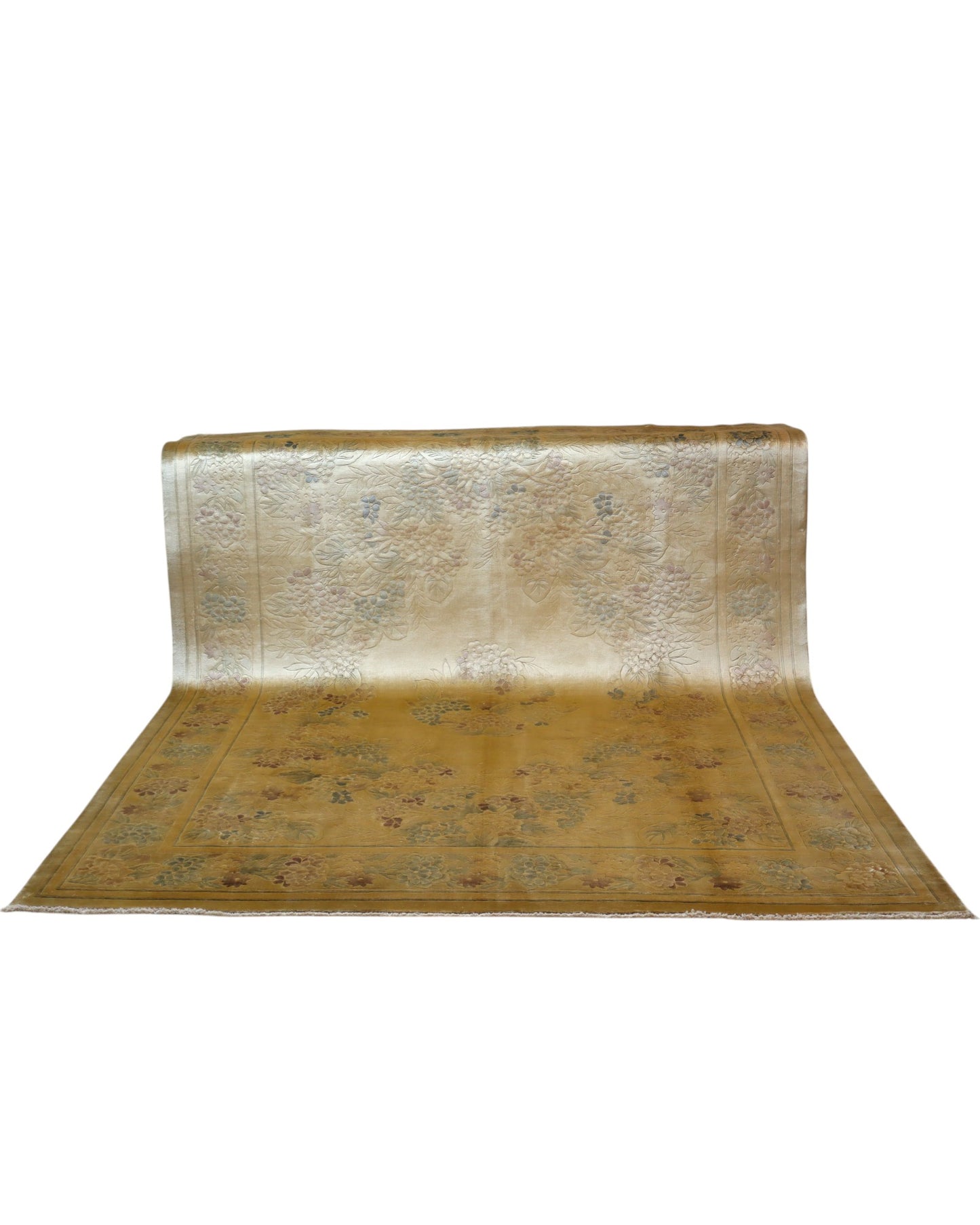 Tappeto in seta cinese 297x243 cm con fondo avorio e motivi floreali in tonalità pastello, tramato ed annodato a mano.