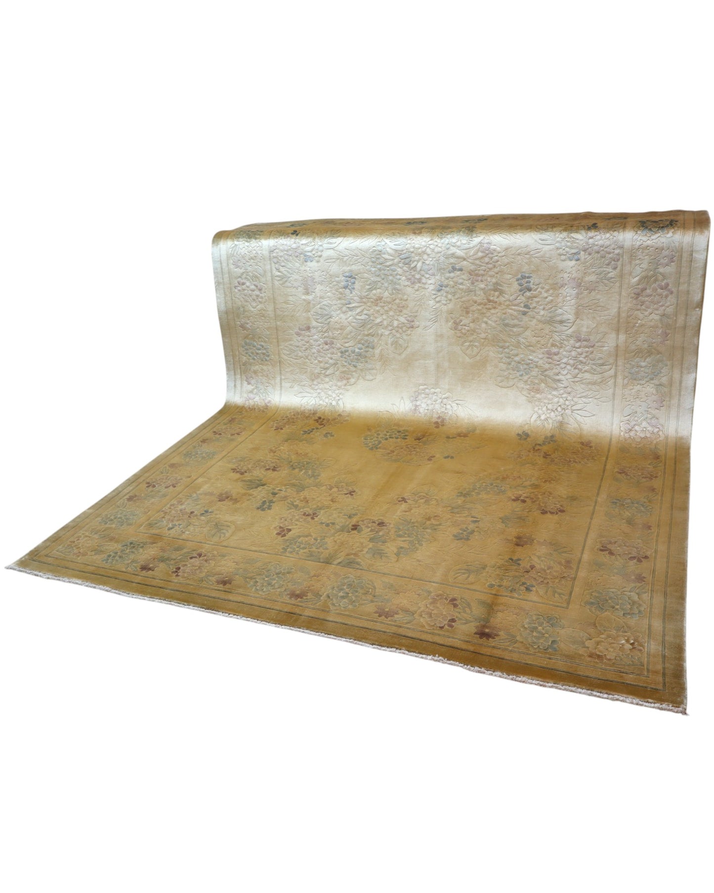 Tappeto in seta cinese 297x243 cm con fondo avorio e motivi floreali in tonalità pastello, tramato ed annodato a mano.