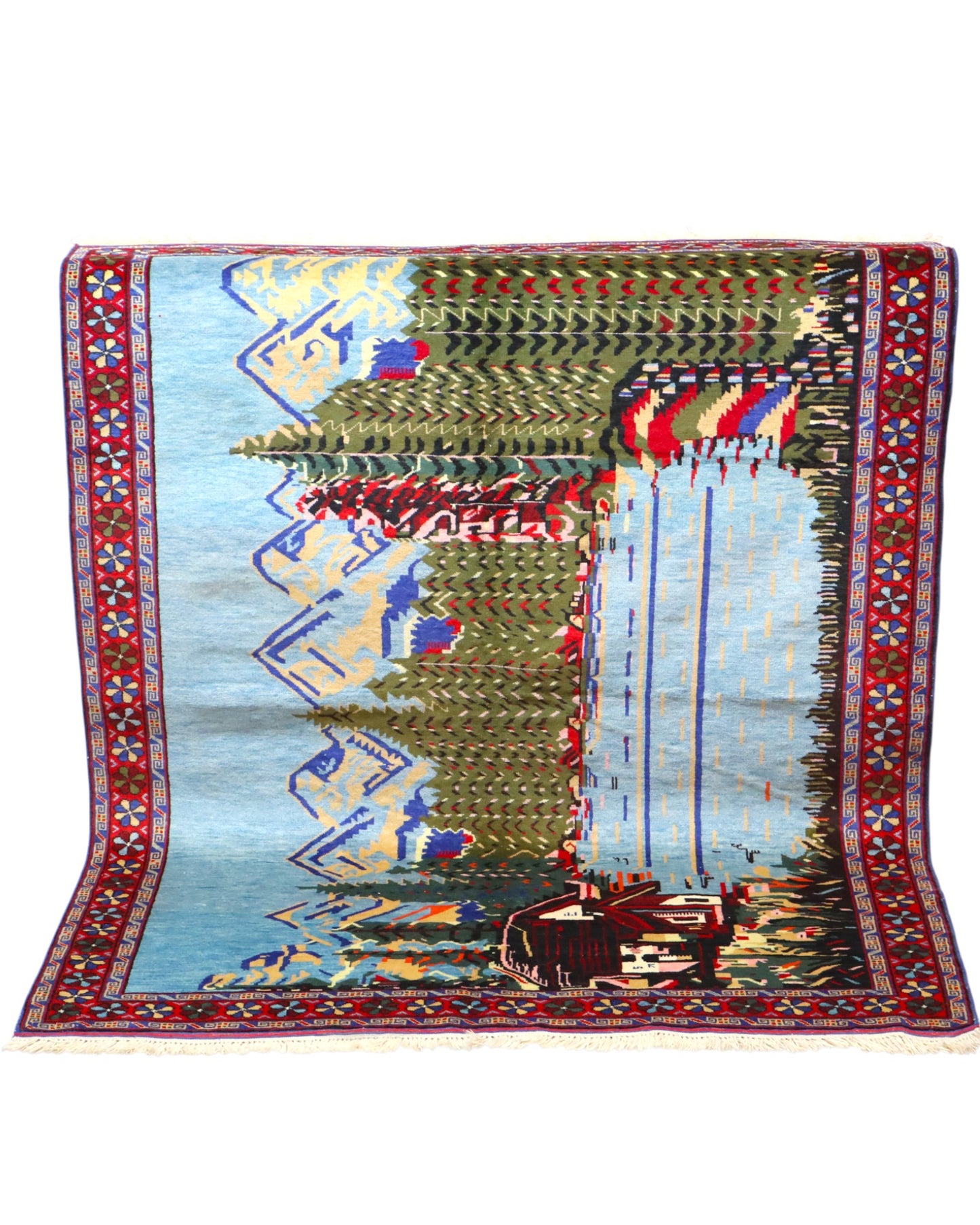 Tappeto Senneh persiano 167x134 cm, annodato a mano, con scena paesaggistica di villaggio, alberi, lago e montagne.