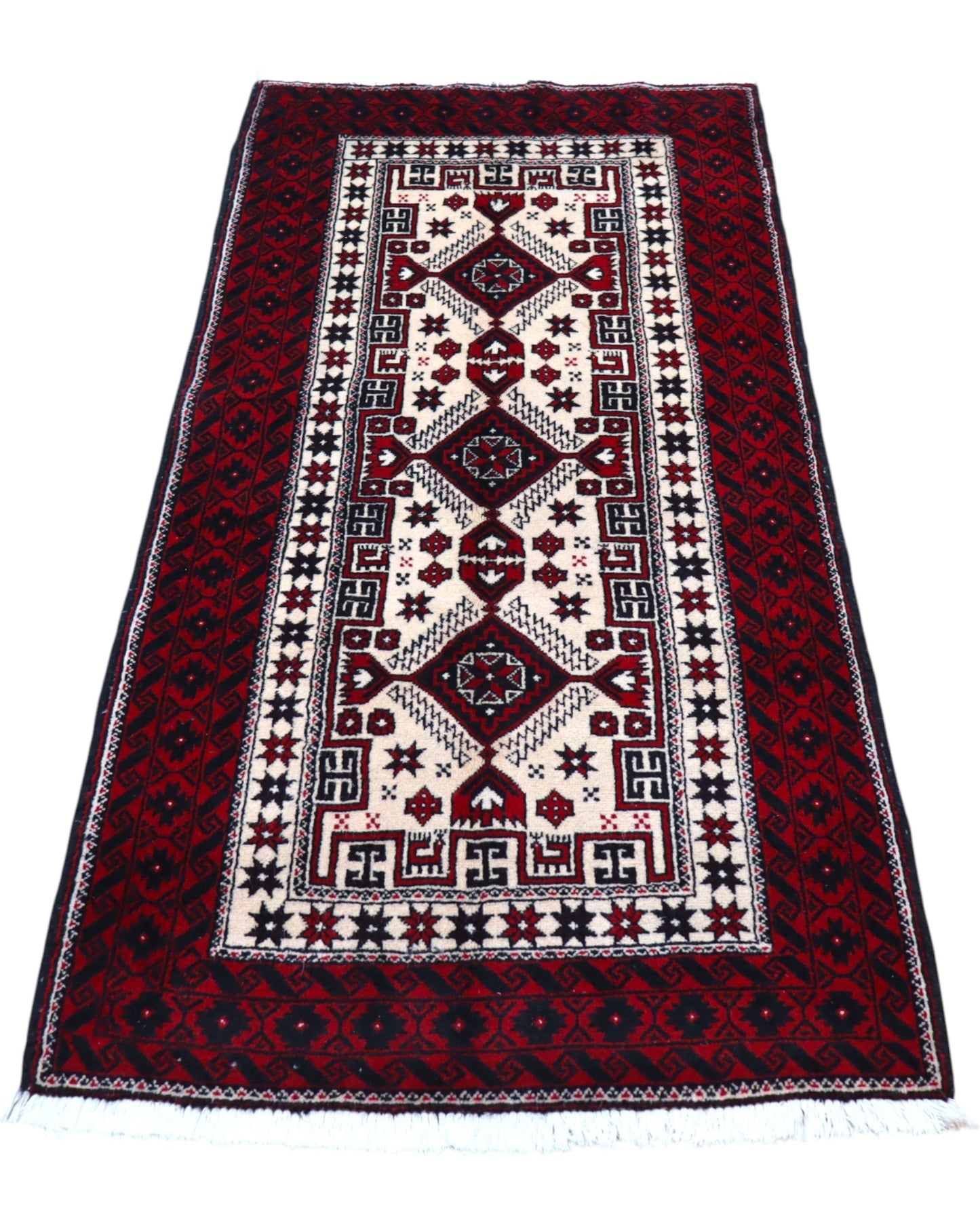 "Tappeto Balochistan 187x95 cm annodato a mano, fondo avorio con motivi geometrici rossi, neri e verdi."
