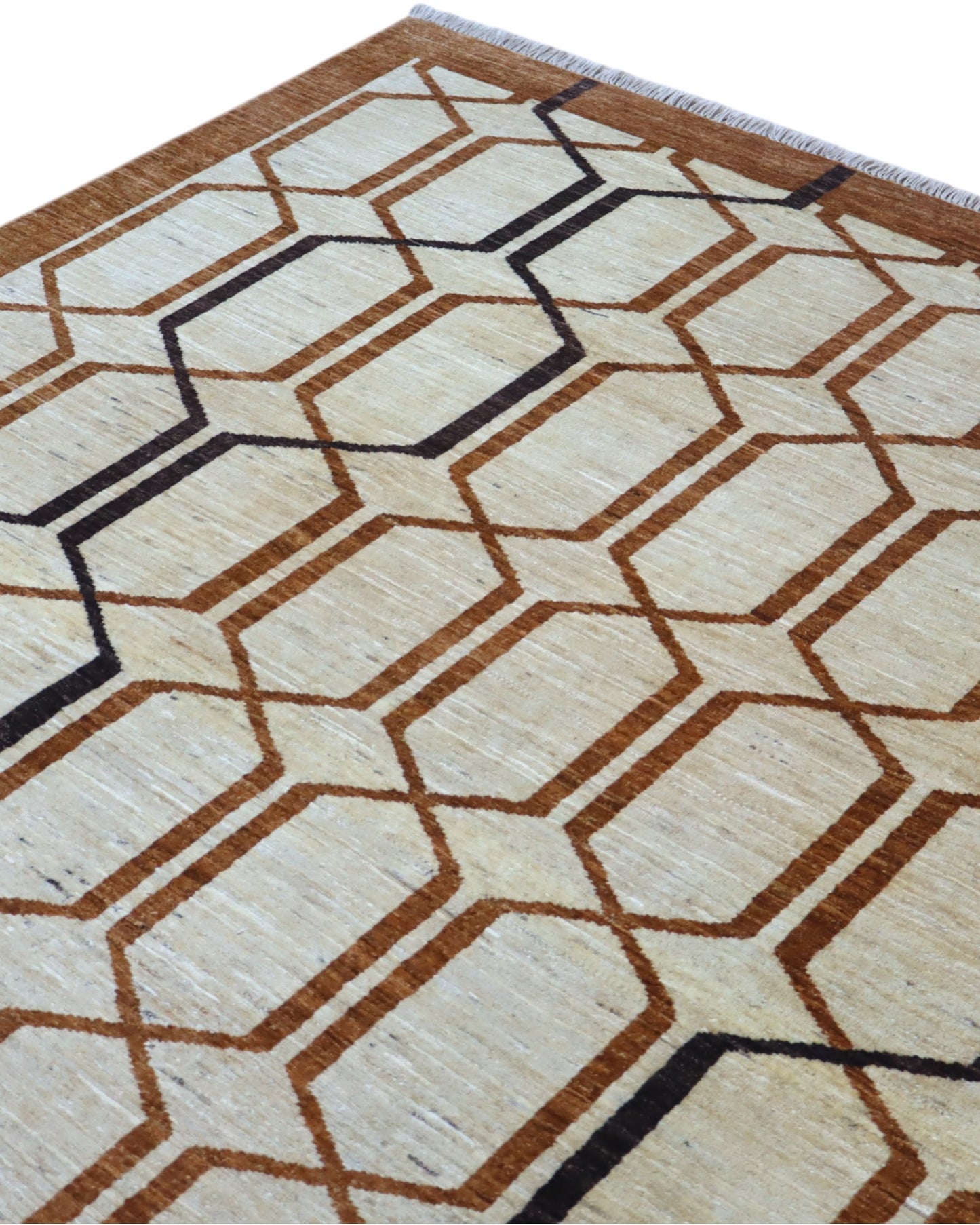 Tappeto Moderno persiano 300x203 cm con fondo beige e motivi geometrici esagonali in marrone e nero, tramato ed annodato a mano.