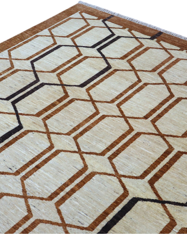 Tappeto Moderno persiano 300x203 cm con fondo beige e motivi geometrici esagonali in marrone e nero, tramato ed annodato a mano.