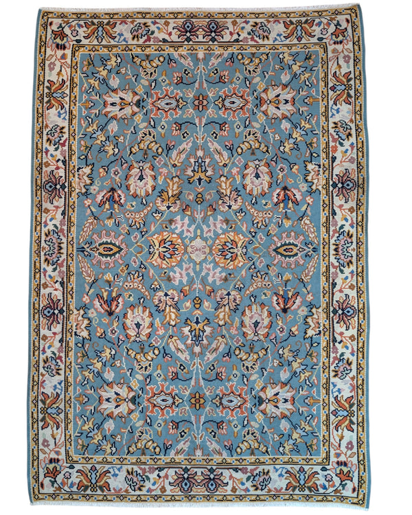 Tappeto Kilim Turco 290x200 cm con fondo azzurro, motivi floreali e geometrici multicolori, tramato ed annodato a mano.