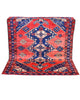 Tappeto 190x150 cm blu scuro e rosso con medaglione per camera accogliente.