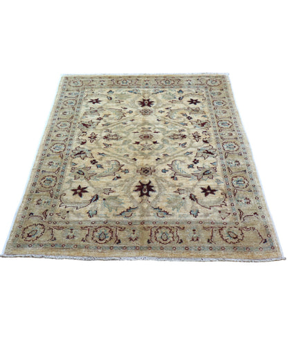 Tappeto Ziegler 182x125 cm con fondo beige e motivi floreali marroni e azzurri, tramato ed annodato a mano, provenienza Afghanistan.