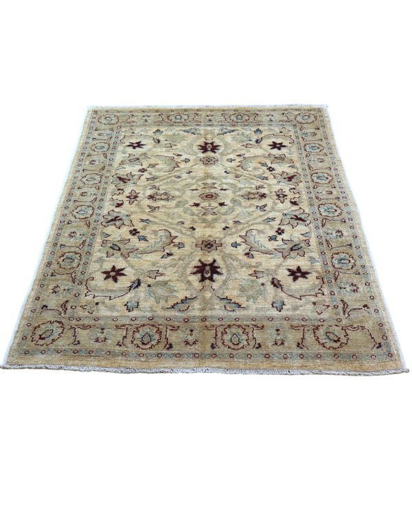 Tappeto Ziegler 182x125 cm con fondo beige e motivi floreali marroni e azzurri, tramato ed annodato a mano, provenienza Afghanistan.