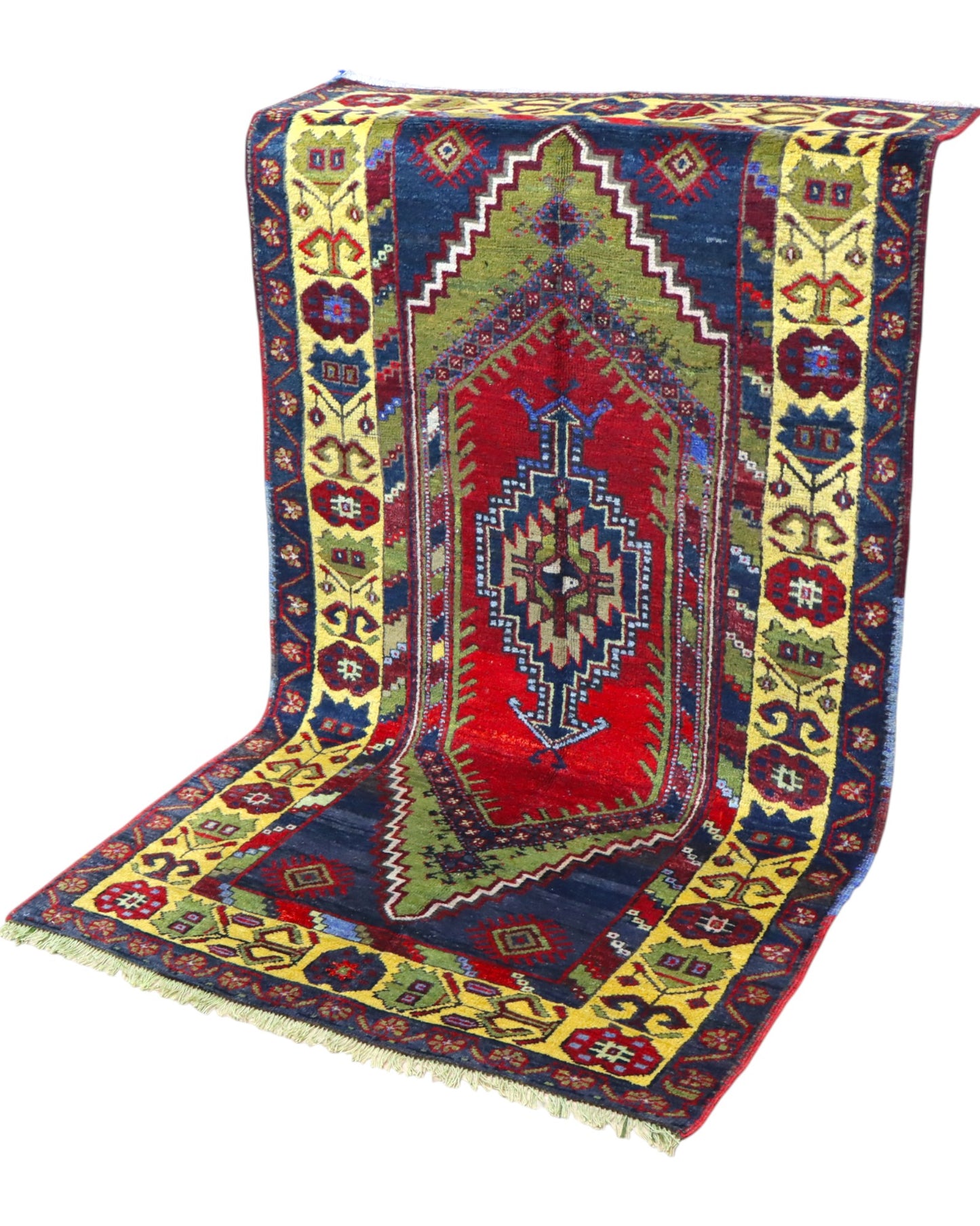 Tappeto Turco 179x103 cm, annodato a mano, con medaglione centrale geometrico rosso, motivi tribali e bordura gialla decorata.