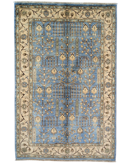 Tappeto Ziegler 188x123 cm con disegno floreale su fondo azzurro e bordura beige, perfetto per arredamenti eleganti e moderni.