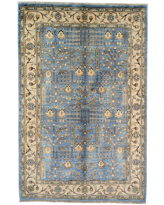 Tappeto Ziegler 188x123 cm con disegno floreale su fondo azzurro e bordura beige, perfetto per arredamenti eleganti e moderni.