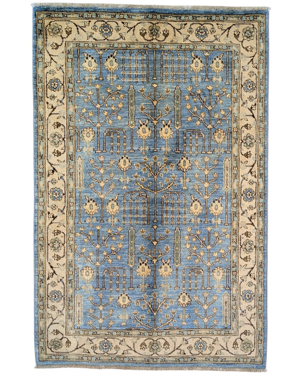 Tappeto Ziegler 188x123 cm con disegno floreale su fondo azzurro e bordura beige, perfetto per arredamenti eleganti e moderni.