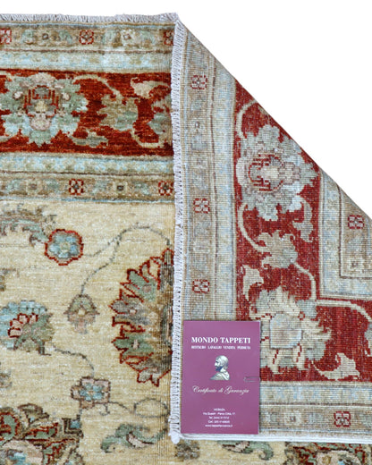 Tappeto Ziegler 184x116 cm con fondo avorio e bordura bordeaux, motivi floreali eleganti, tramato ed annodato a mano, provenienza Afghanistan.