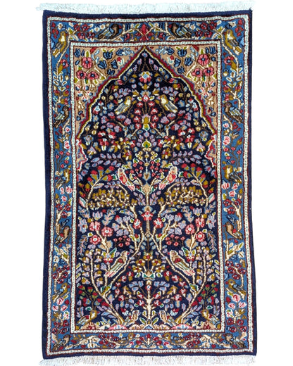Tappeto persiano 145x89 cm blu con motivi floreali in soggiorno elegante