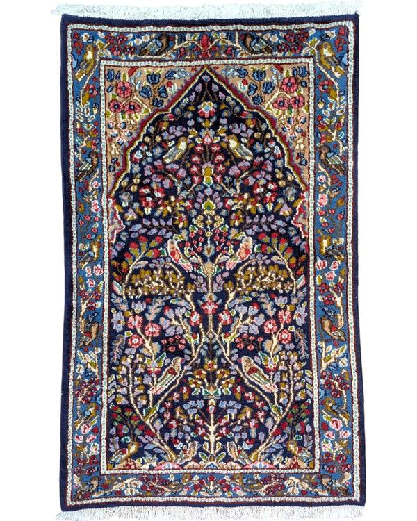 Tappeto persiano 145x89 cm blu con motivi floreali in soggiorno elegante