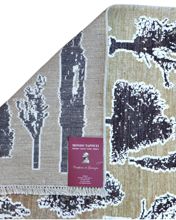 Tappeto Moderno 177x122 cm con fondo beige e motivi ad albero in nero e grigio, tramato ed annodato a mano, provenienza Afghanistan.