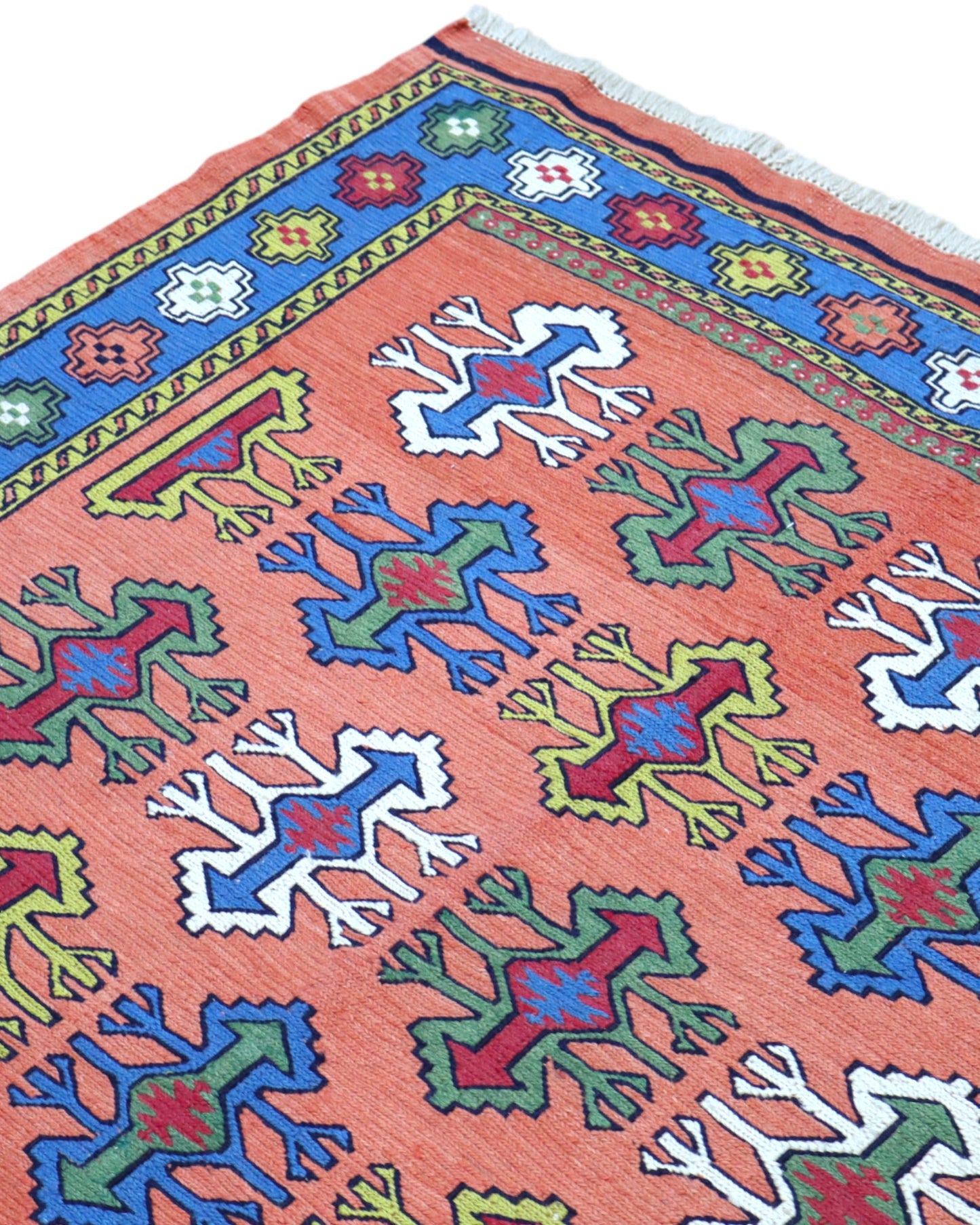 Tappeto Kilim Persia 166x120 cm tessuto a mano, con motivi geometrici multicolore su fondo arancio e bordo blu.