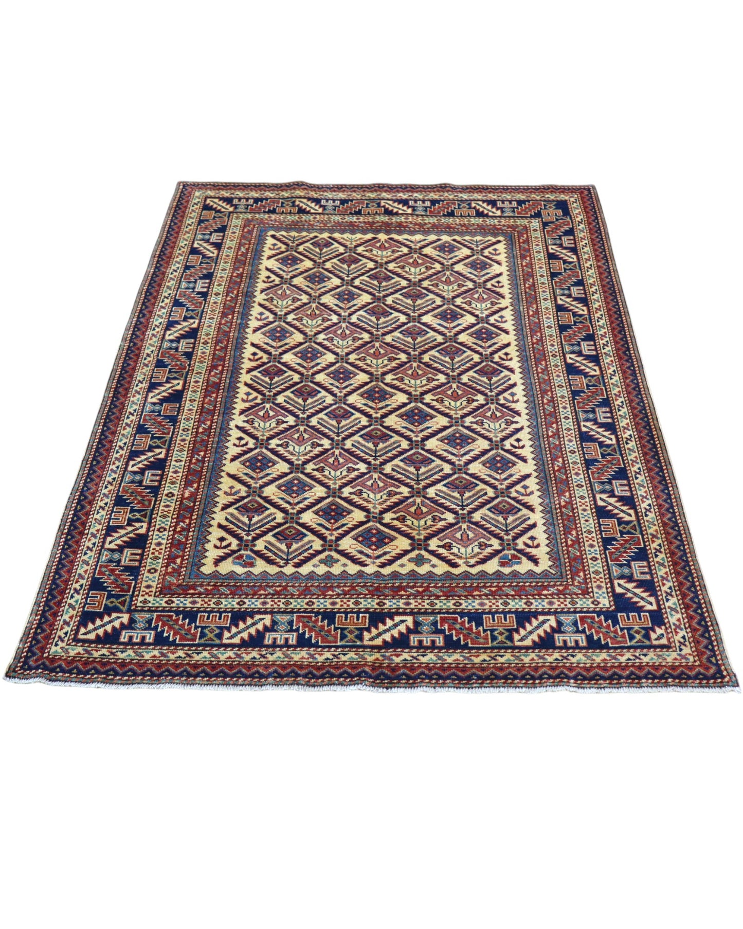 Tappeto Shirvan 166x120 cm in lana annodata a mano, fondo chiaro con rombi geometrici e cornici caucasiche.