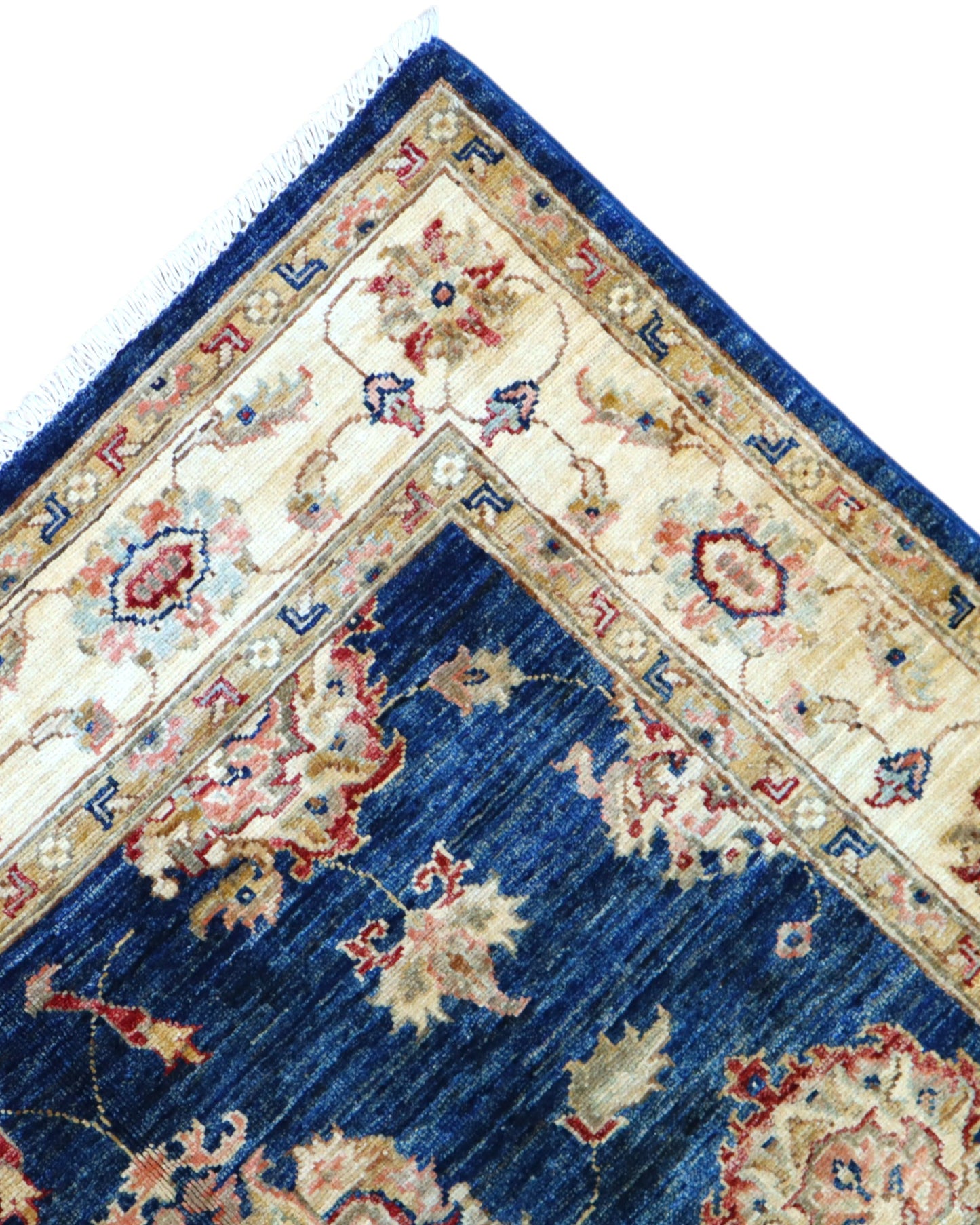 Tappeto Ziegler 178x122 cm con motivo floreale su fondo blu scuro e bordura beige, ideale per arredamenti eleganti.