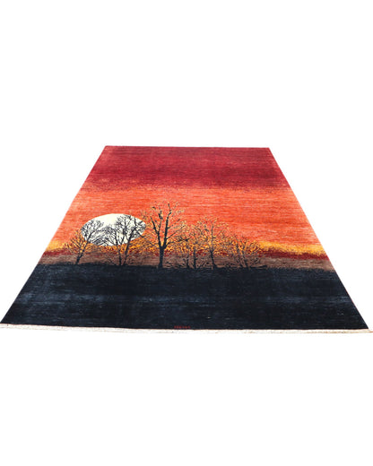 Tappeto Moderno persiano 300x243 cm con paesaggio al tramonto, fondo rosso e nero con alberi e luna bianca, tramato ed annodato a mano.