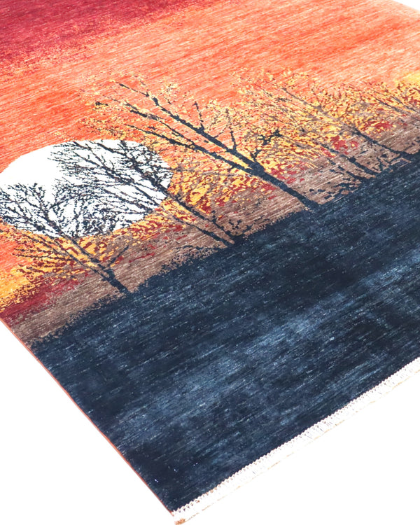 Tappeto Moderno persiano 300x243 cm con paesaggio al tramonto, fondo rosso e nero con alberi e luna bianca, tramato ed annodato a mano.