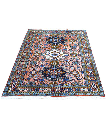 Tappeto Ardabil 186x135 cm, lana annodata a mano, fondo rosa con tre medaglioni centrali blu, bianco e nero.
