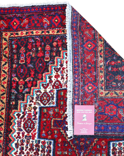 Tappeto elegante 138x130 cm rosso stile persiano in spazio moderno