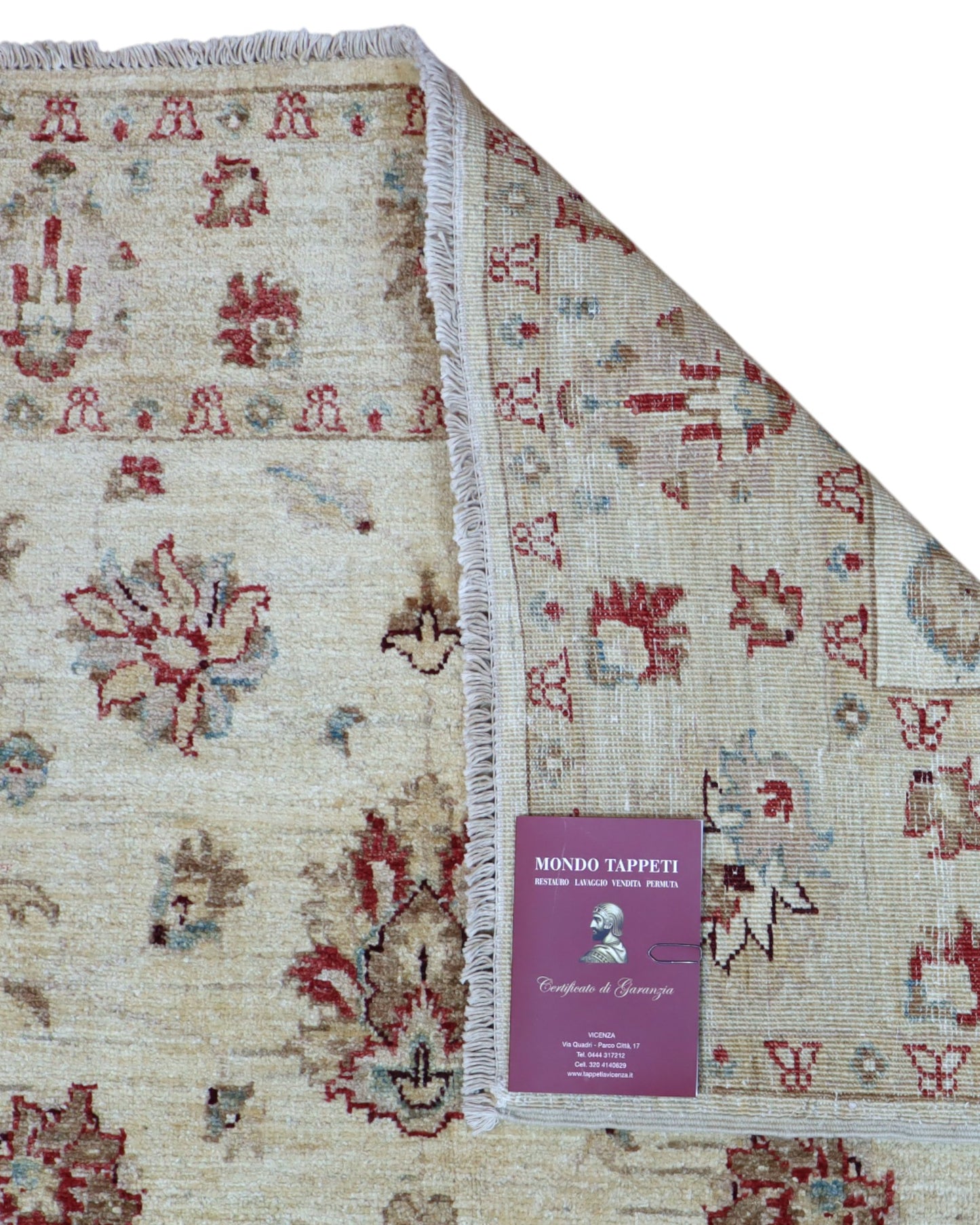 Tappeto Farahan 188x123 cm persiano, annodato a mano, fondo beige/avorio con motivi floreali rossi e tocchi azzurri.