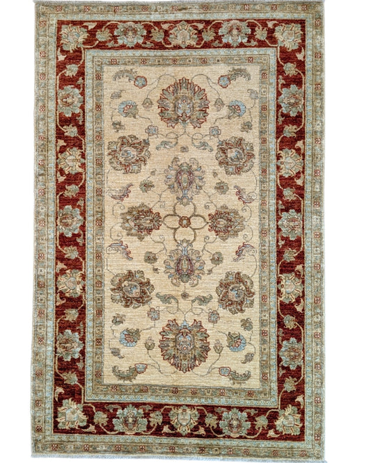 Tappeto Ziegler 184x116 cm con fondo avorio e bordura bordeaux, motivi floreali eleganti, tramato ed annodato a mano, provenienza Afghanistan.