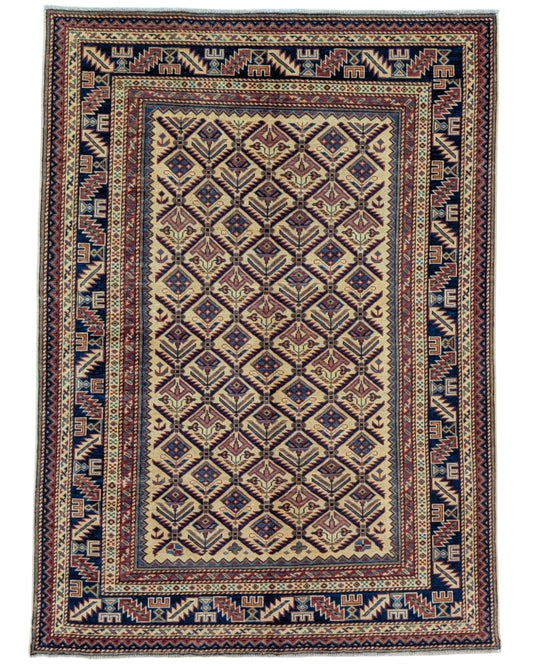 Tappeto Shirvan 166x120 cm in lana annodata a mano, fondo chiaro con rombi geometrici e cornici caucasiche.