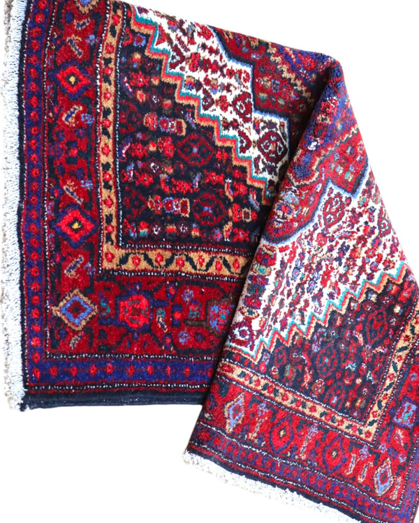 Tappeto persiano rosso con dettagli blu 138x130 cm per soggiorno