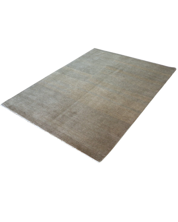 Tappeto moderno 183x138 cm annodato a mano, in lana e cotone, con sfumature grigio e taupe dal design minimalista.