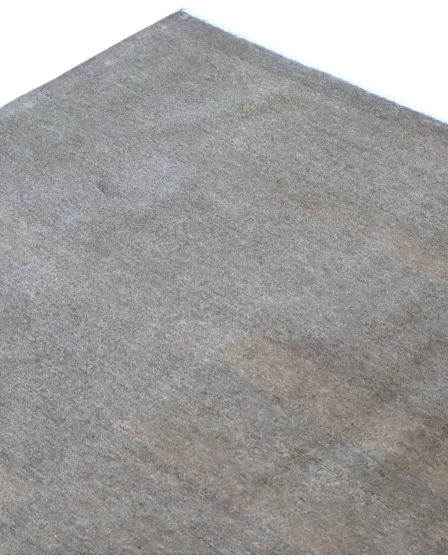 Tappeto moderno 183x138 cm annodato a mano, in lana e cotone, con sfumature grigio e taupe dal design minimalista.