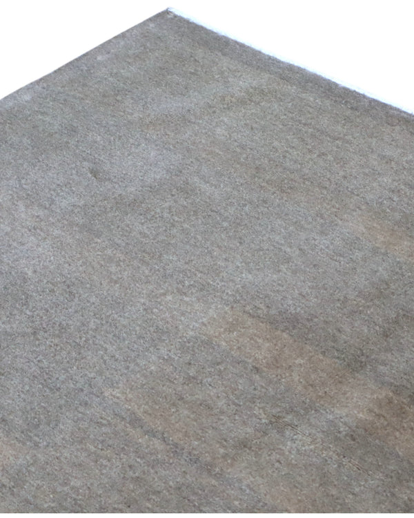 Tappeto moderno 183x138 cm annodato a mano, in lana e cotone, con sfumature grigio e taupe dal design minimalista.