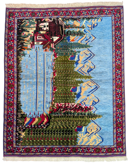 Tappeto Senneh persiano 167x134 cm, annodato a mano, con scena paesaggistica di villaggio, alberi, lago e montagne.