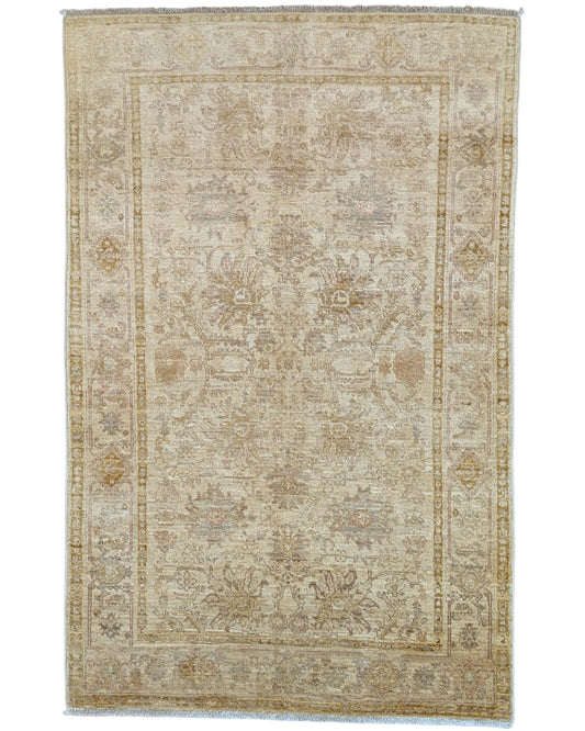 Tappeto Ziegler 185x120 cm annodato a mano con motivi floreali su fondo beige chiaro e bordura avorio.