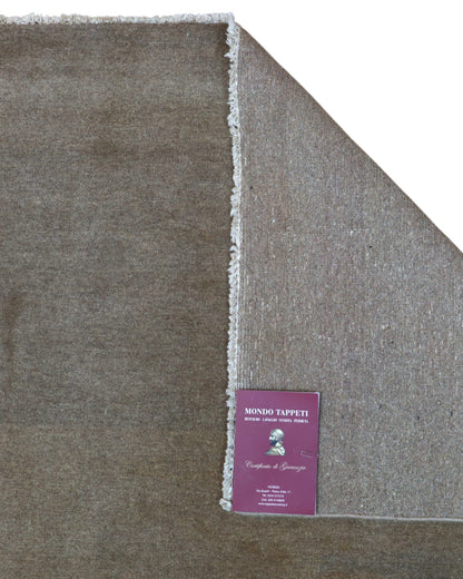 Tappeto moderno 183x138 cm annodato a mano, in lana e cotone, con sfumature grigio e taupe dal design minimalista.