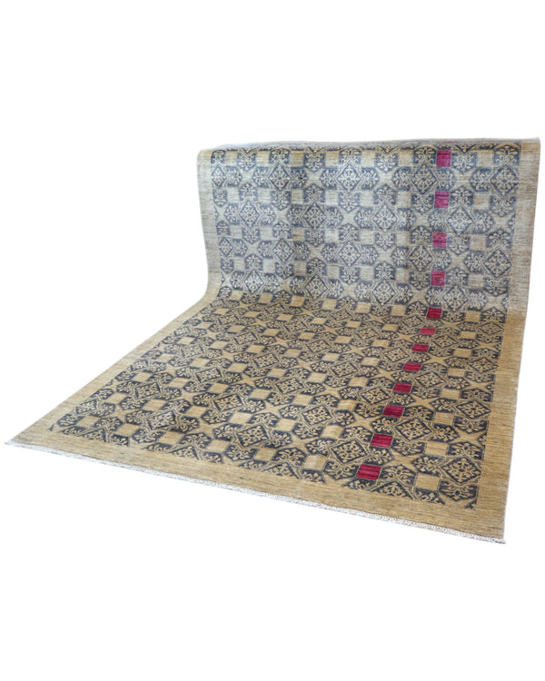 Tappeto Moderno persiano 313x206 cm con fondo beige neutro, motivi geometrici neri e dettagli fucsia, tramato ed annodato a mano.