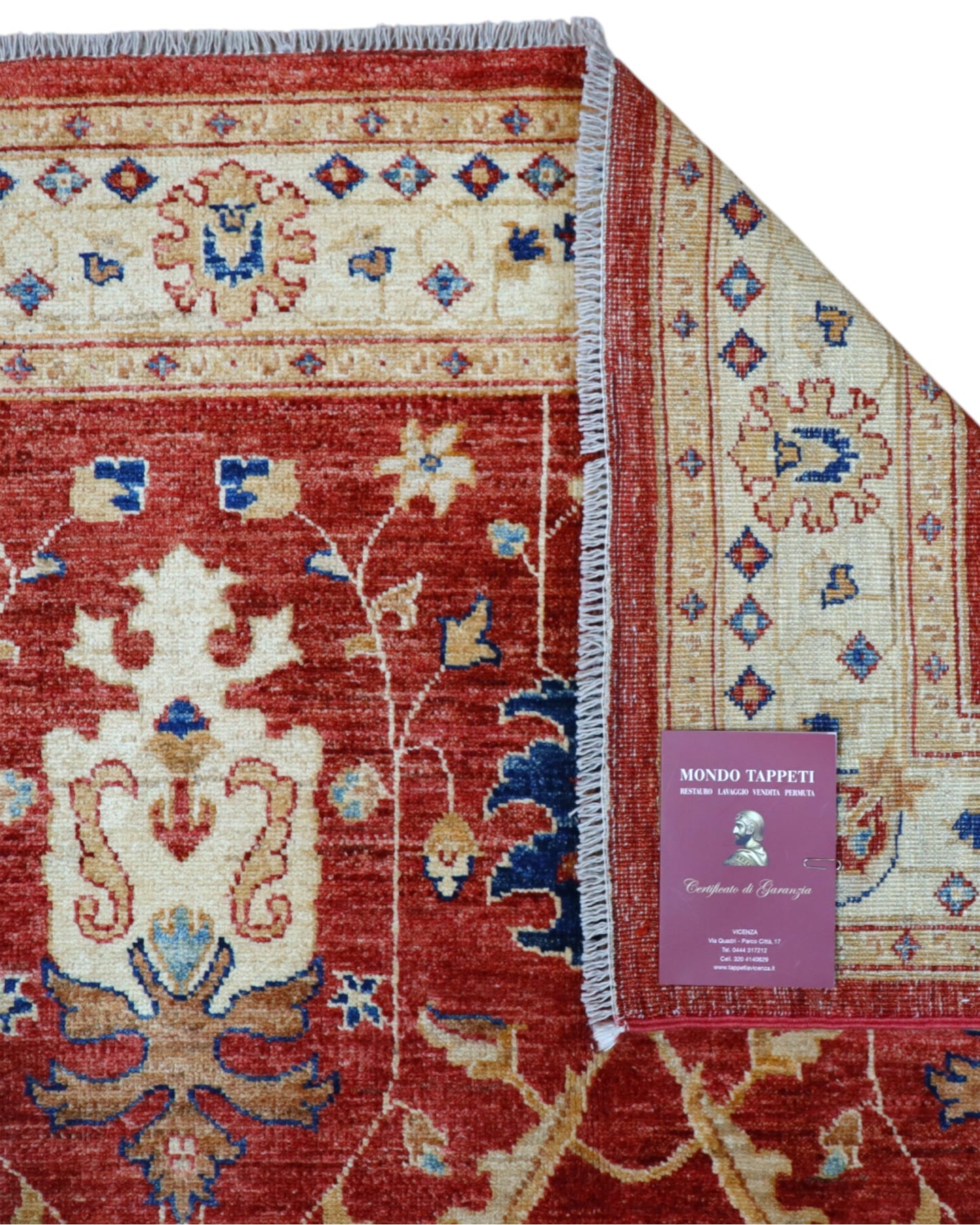 Tappeto Ziegler 170x120 cm con fondo rosso bordeaux e motivi floreali avorio e blu, tramato ed annodato a mano, provenienza Afghanistan.