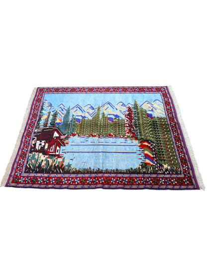 Tappeto Senneh persiano 167x134 cm, annodato a mano, con scena paesaggistica di villaggio, alberi, lago e montagne.