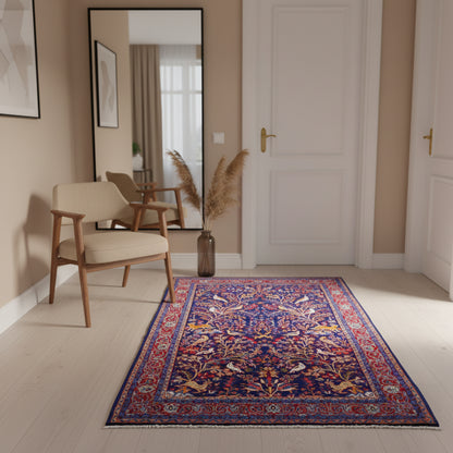 Tappeto Arak 210x126 cm persiano annodato a mano, con motivi floreali e animali su fondo blu intenso e cornice rossa decorata.