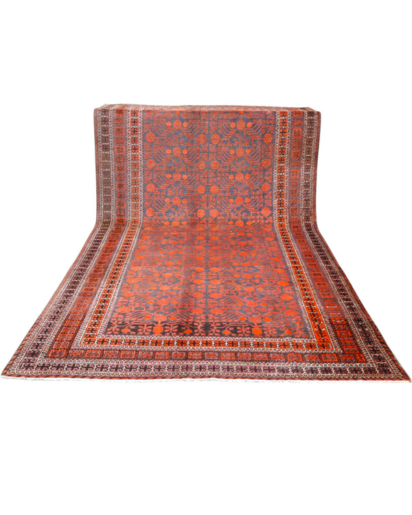 Tappeto Baluch persiano 376x191 cm rettangolare, annodato a mano, con motivi geometrici rossi e blu su fondo scuro.