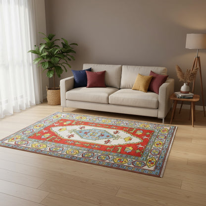 Tappeto Caucaso rosso con motivi geometrici tradizionali, annodato a mano in Turchia in pura lana tinta con colori vegetali.