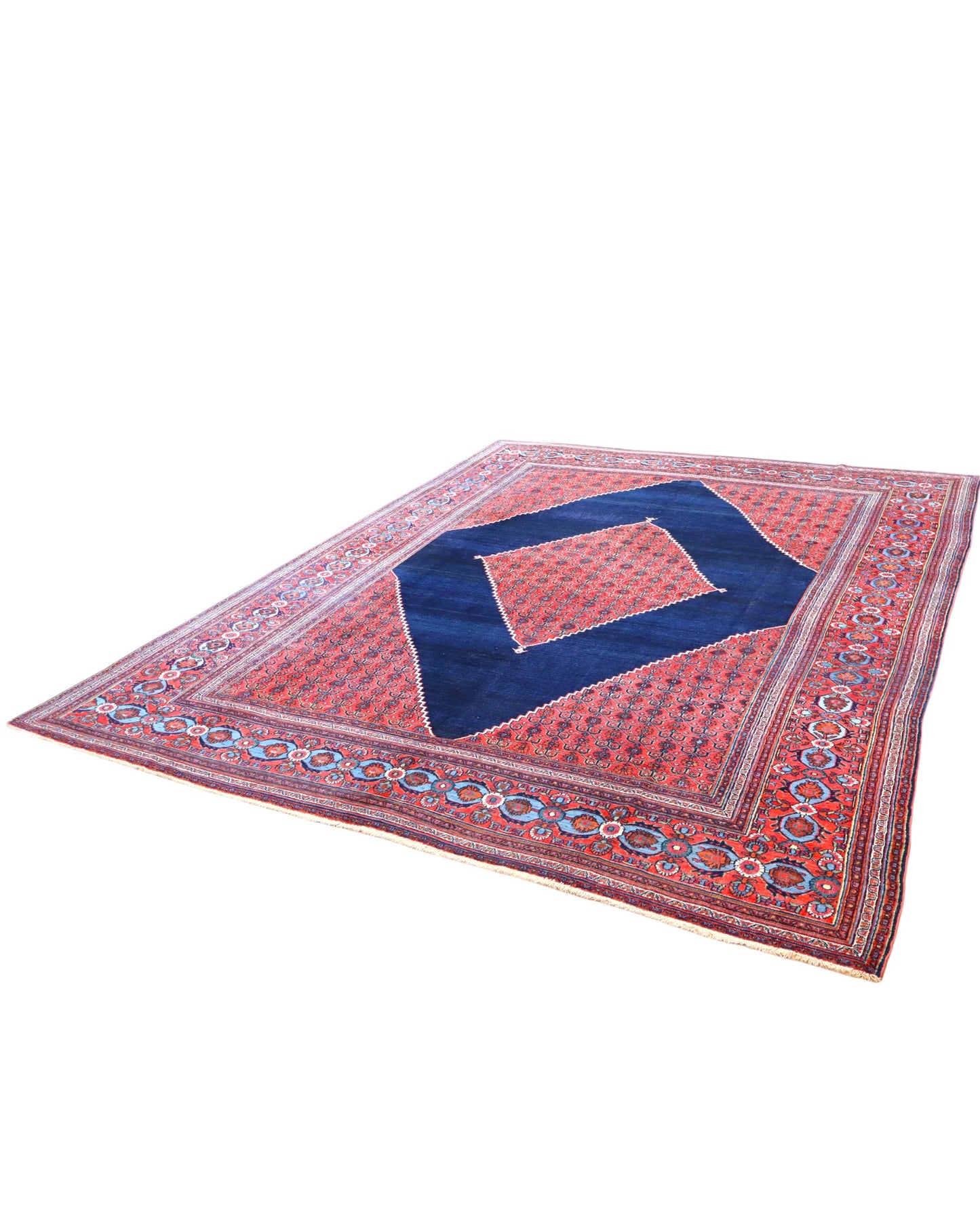 Tappeto Doraghsh persiano 377x297 cm rettangolare, annodato a mano, con campo blu e motivo centrale rosso a diamante.