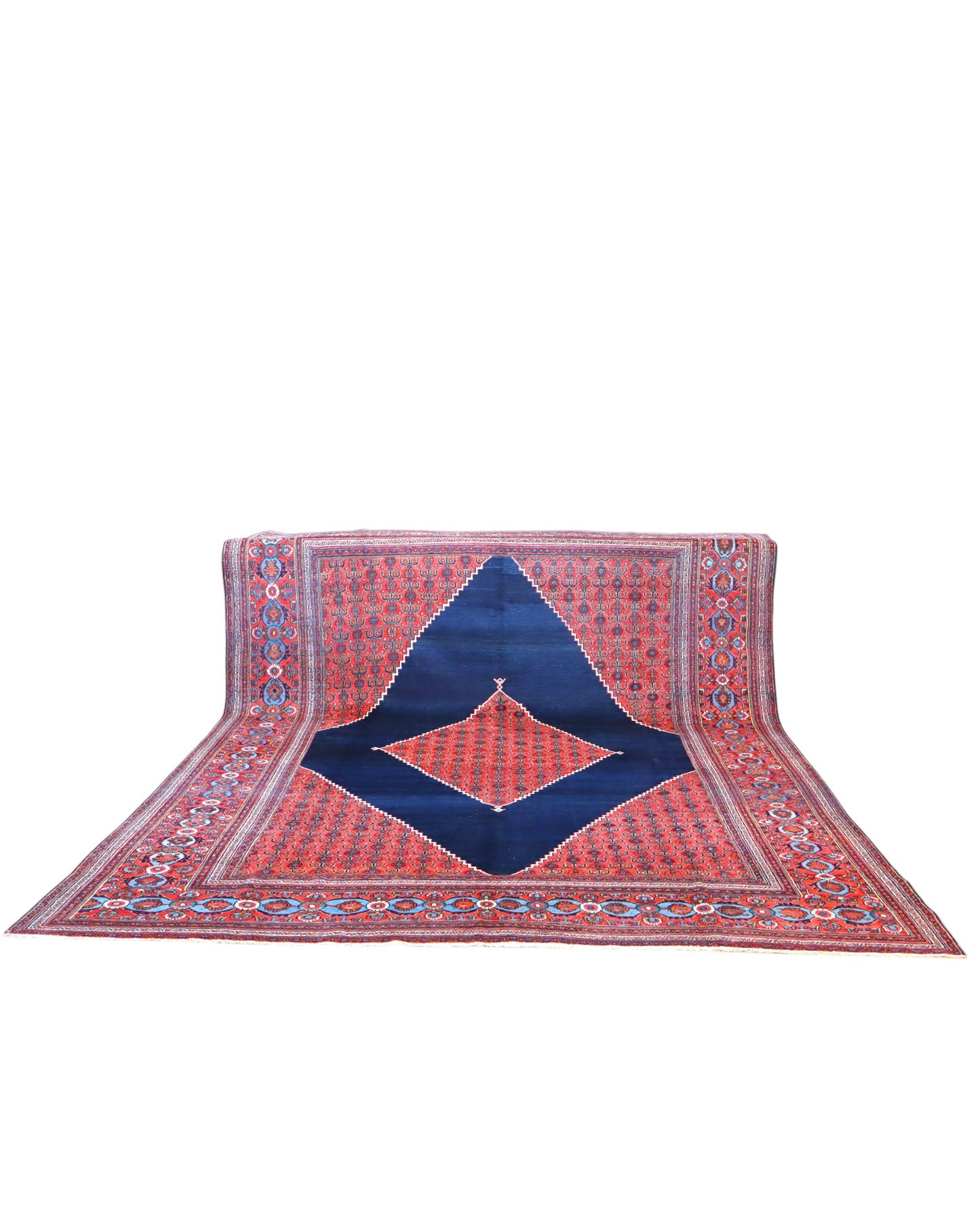 Tappeto Doraghsh persiano 377x297 cm rettangolare, annodato a mano, con campo blu e motivo centrale rosso a diamante.