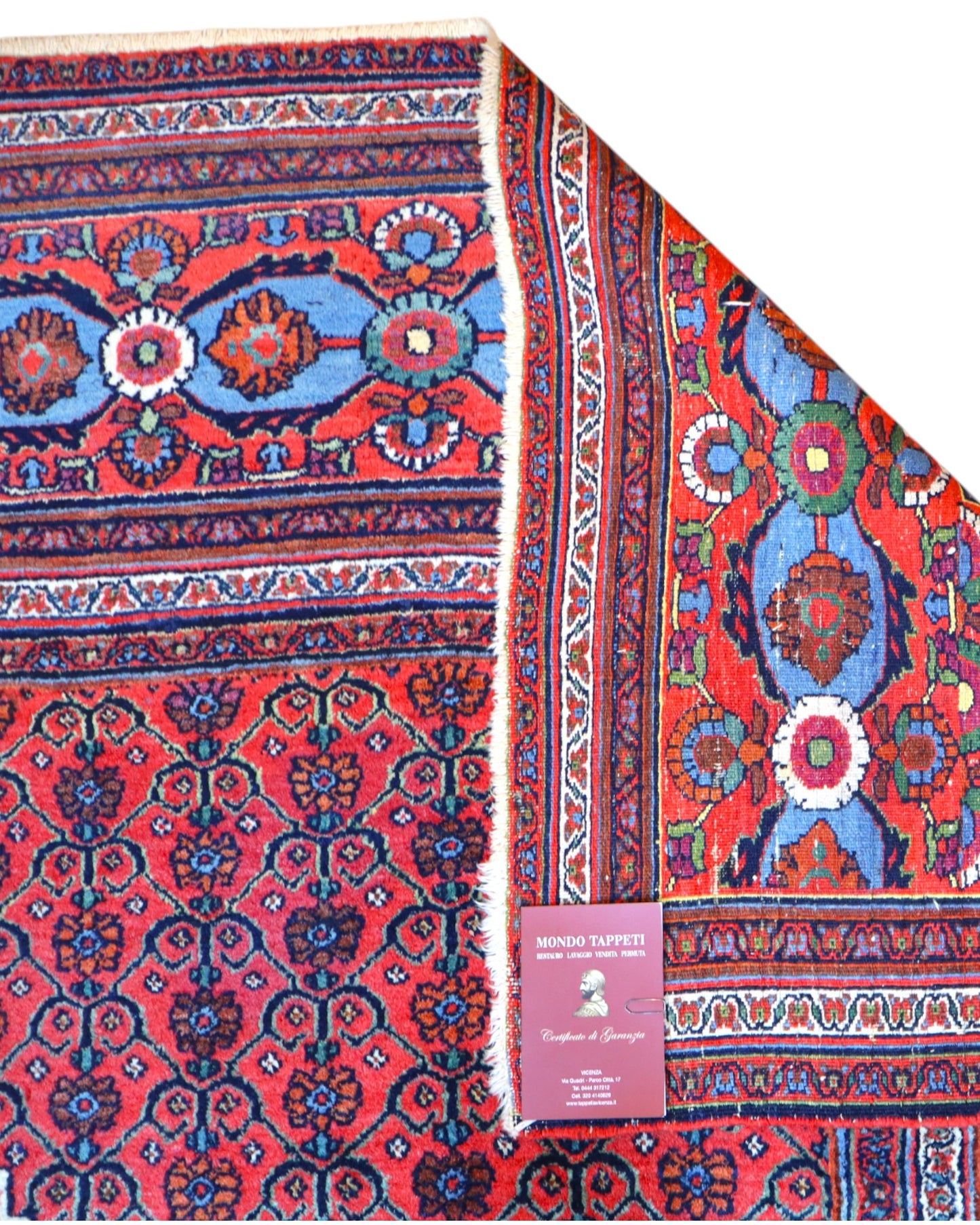Tappeto Doraghsh persiano 377x297 cm rettangolare, annodato a mano, con campo blu e motivo centrale rosso a diamante.