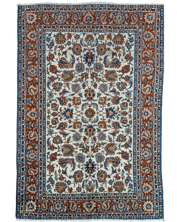 Tappeto Esfahan 182x124 cm annodato a mano, rettangolare, fondo chiaro con motivi floreali persiani, realizzato in cotone e lana con colori vegetali.