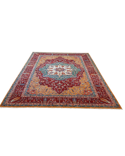 Tappeto Farahan 371x240 cm annodato a mano, rettangolare, fondo rosso con medaglione centrale e motivi ornamentali, realizzato in cotone e lana con colori vegetali.