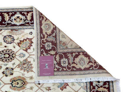 Tappeto Farahan in beige e rosso mattone, con motivi floreali classici. Annodato a mano in Afghanistan con lana e cotone tinti con colori vegetali naturali. Eleganza e qualità artigianale.