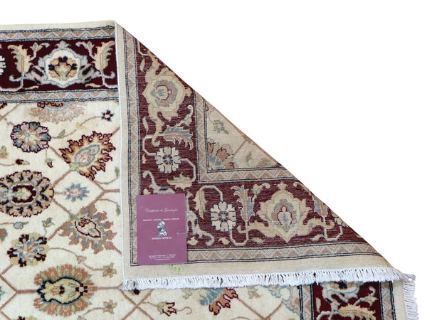 Tappeto Farahan in beige e rosso mattone, con motivi floreali classici. Annodato a mano in Afghanistan con lana e cotone tinti con colori vegetali naturali. Eleganza e qualità artigianale.