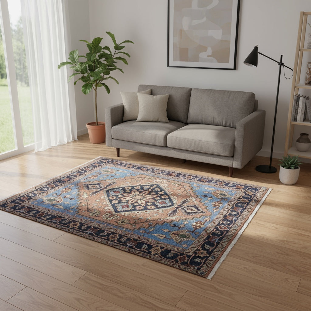 Tappeto Heriz "Giardino Persiano" fondo celeste con motivi geometrici e floreali, annodato a mano in Persia.