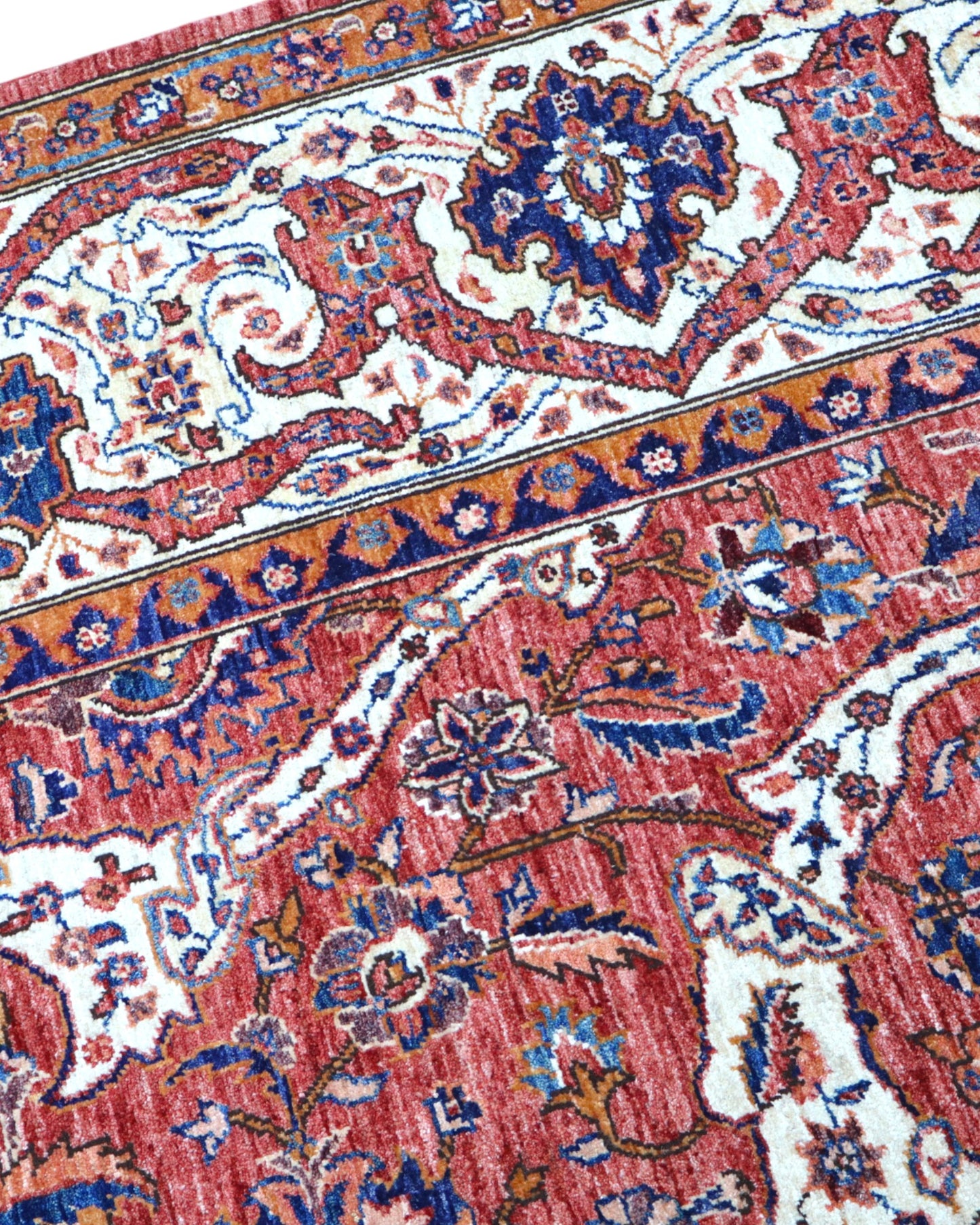 Tappeto Heriz marrone bruciato con cornice beige e motivi decorativi, annodato a mano in Persia con lana e cotone tinti con colori vegetali.